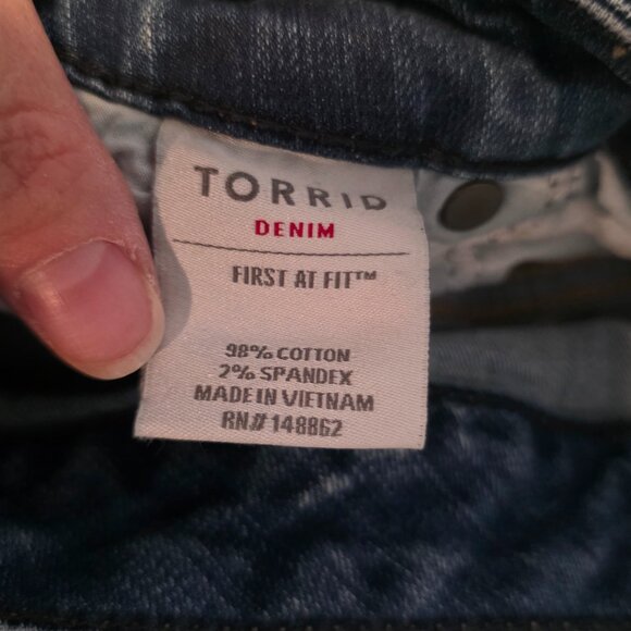 Torrid Distressed Denim Shorts, size 20 - Picture 4 of 7